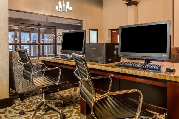 Holiday Inn Chicago North - Gurnee image 13