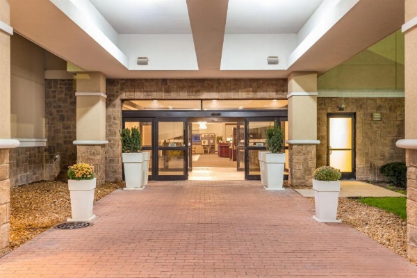 Holiday Inn Chicago North - Gurnee image 9